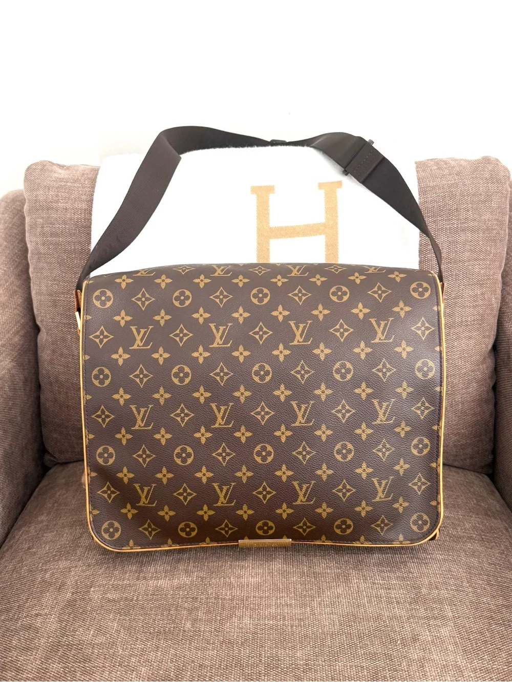 Authentic Louis Vuitton Abbesses Messenger Bag brown monogram canvas M45257 LV